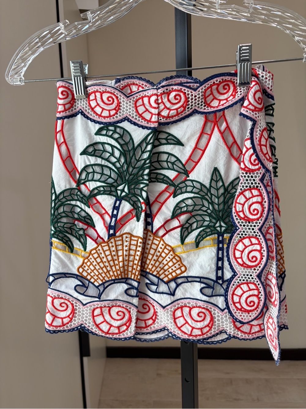 FARM Rio TROPICAL GRAPHIC RICHELIEU SKIRT
OFF WHITE - Picture 11 of 14
